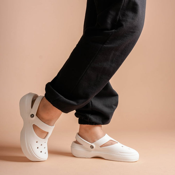 Peek-a-feet