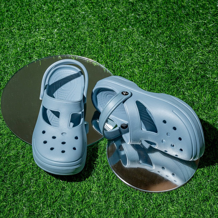 Peek-a-feet