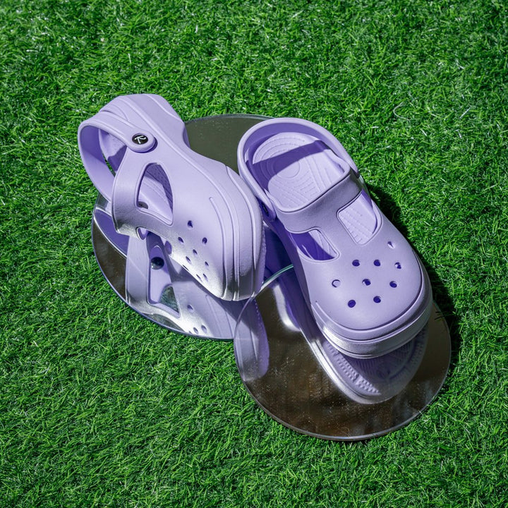 Peek-a-feet