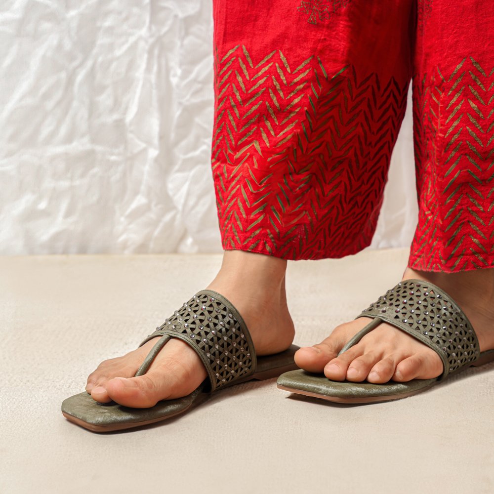 Elegant dark green ethnic flats