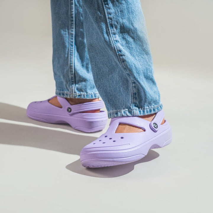 Peek-a-feet