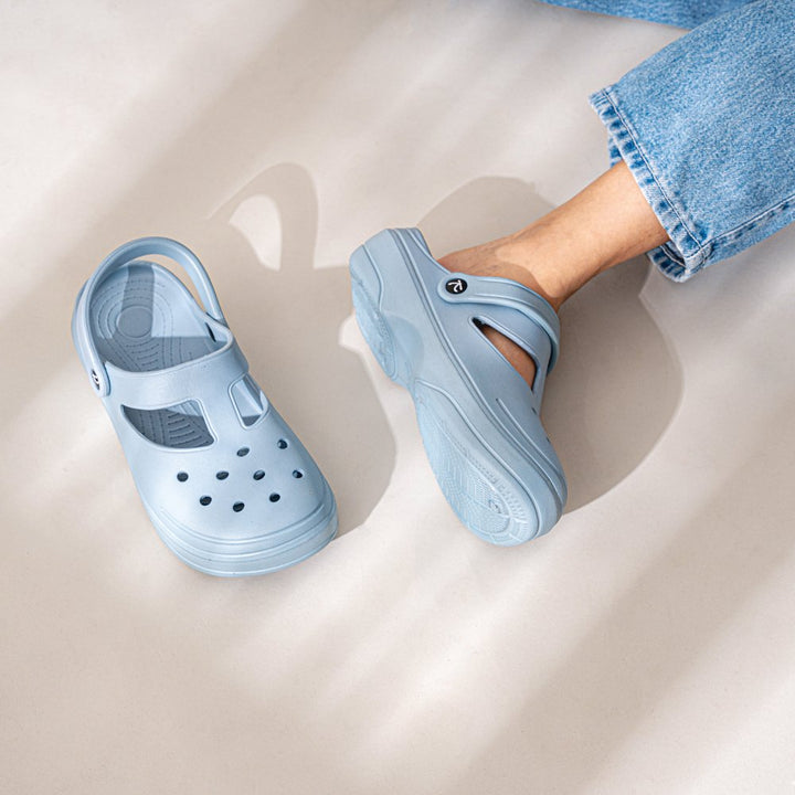 Peek-a-feet
