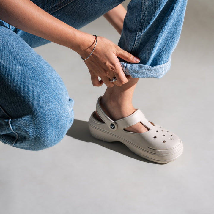 Peek-a-feet