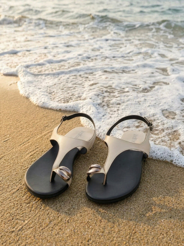 Toe Ring Cream/Black Flats